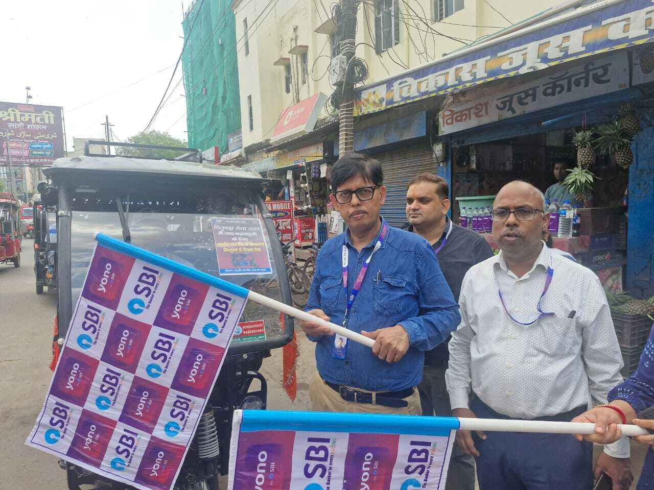 श्रद्धालुओं के लिए एसबीआइ ने शुरू किया आठ इ-रिक्शों का परिचालन