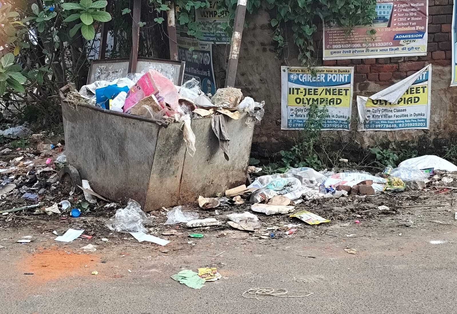 Lead News :  उपराजधानी में साफ-सफाई नदारद , कचरों से आ रही है बदबू