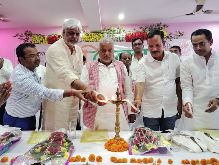 hajipur news. लगन व मेहनत से जिले की एक लाख 70 हजार जीविका दीदी बनीं लखपति : श्रवण कुमार