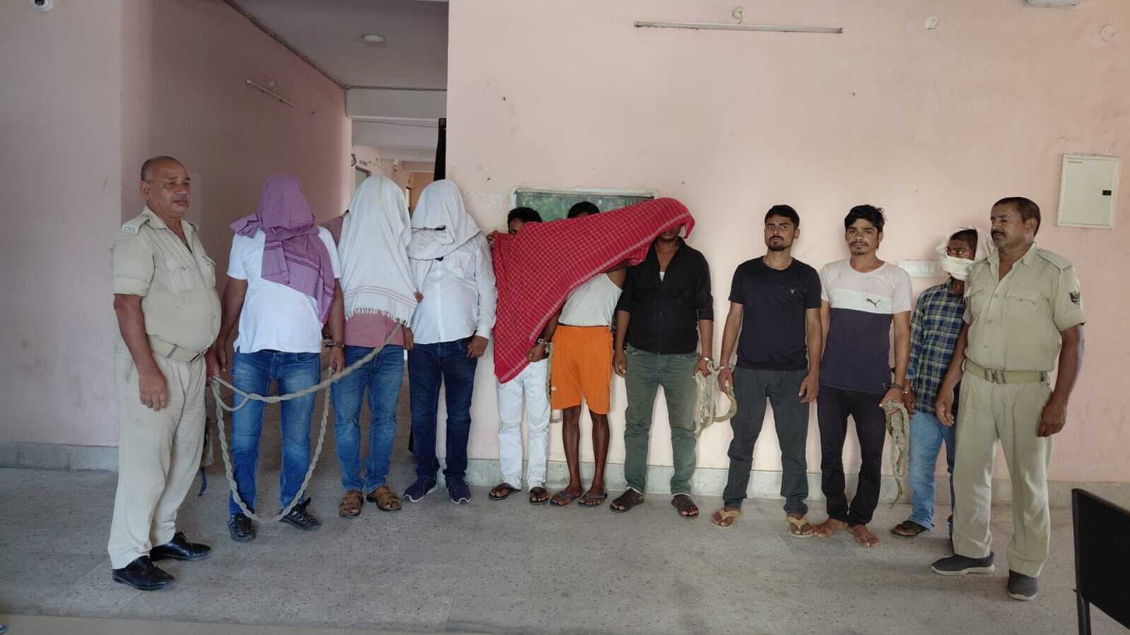 एक तस्कर व सात पियक्कड़ गिरफ्तार