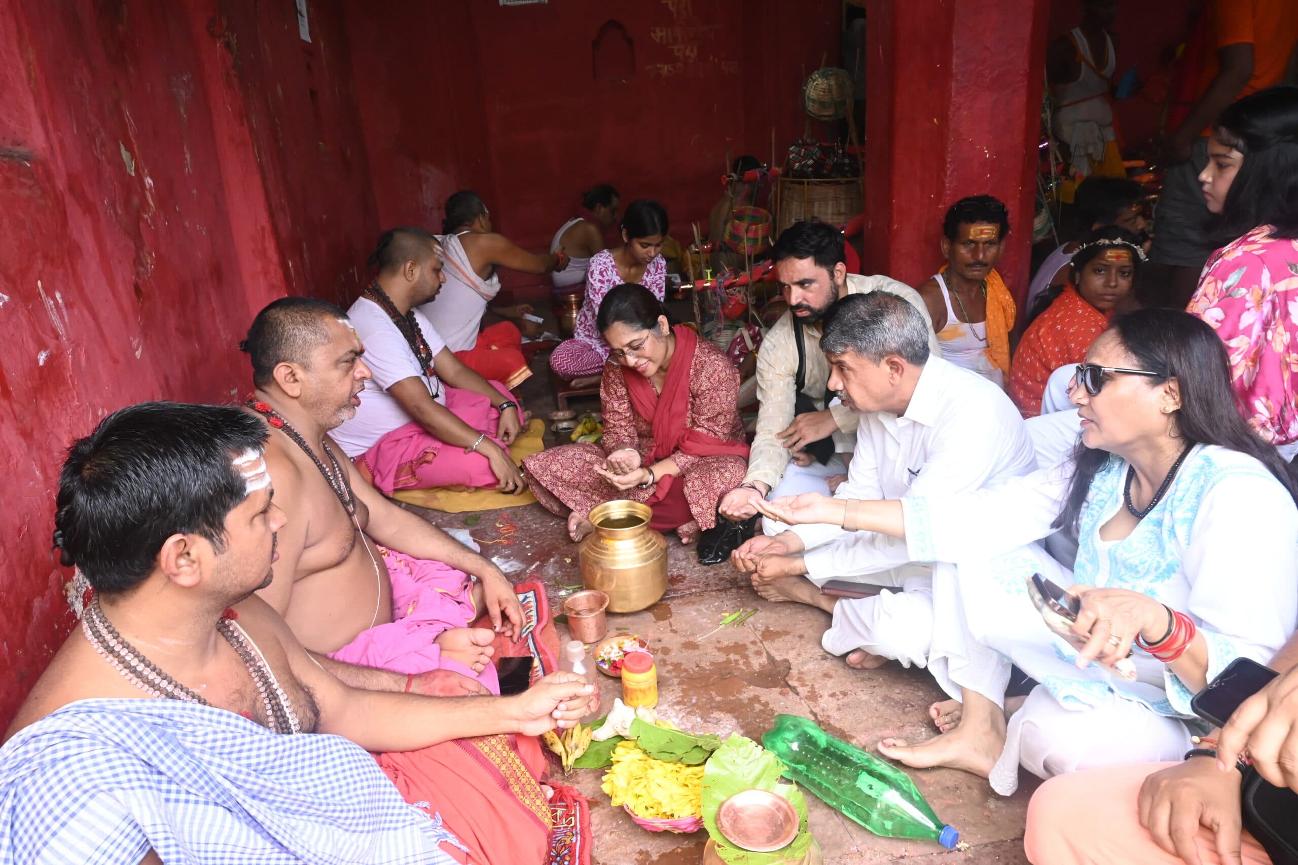 Deoghar news : भादो माह के अंतिम दिन करीब एक लाख श्रद्धालुओं ने किया जलार्पण, अनंत चतुर्दशी पर भक्तों ने बंधवाये रक्षा सूत्र