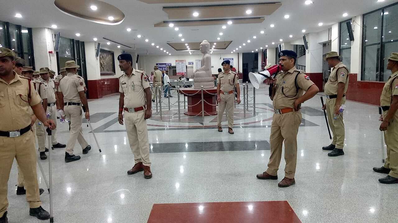 25 सितंबर तक लगातार चलाया जायेगा फ्लैग मार्च : सीनियर कमांडेंट