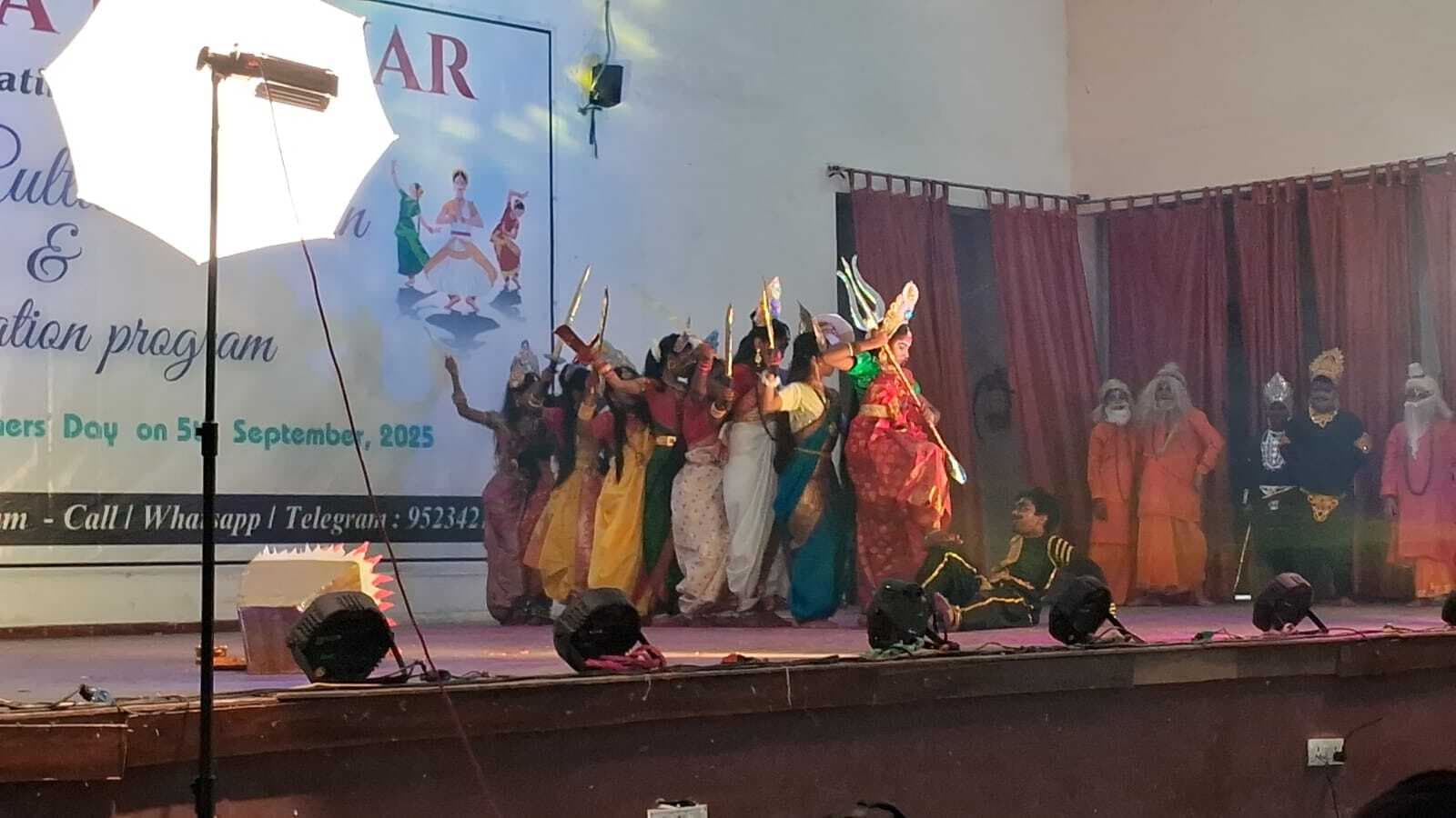 लोटस प्ले स्कूल के बच्चों ने डॉ राधाकृष्णन को किया नमन