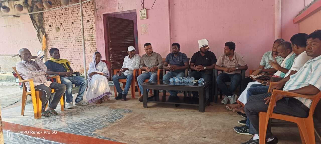 सूर्या हांसदा के परिजनों से मिले कई संगठन के नेता, एनकाउंटर पर उठाये सवाल