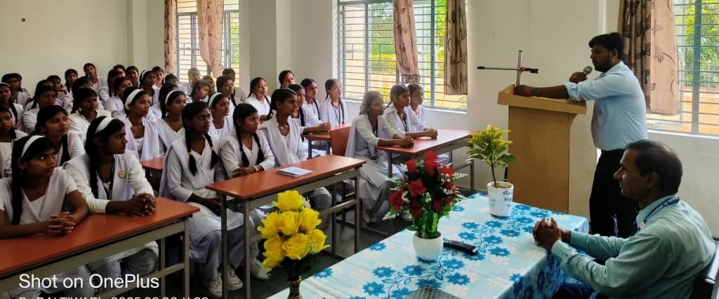 आंबेडकर आवासीय विद्यालय चपरी में करियर काउंसलिंग कार्यशाला का हुआ आयोजन