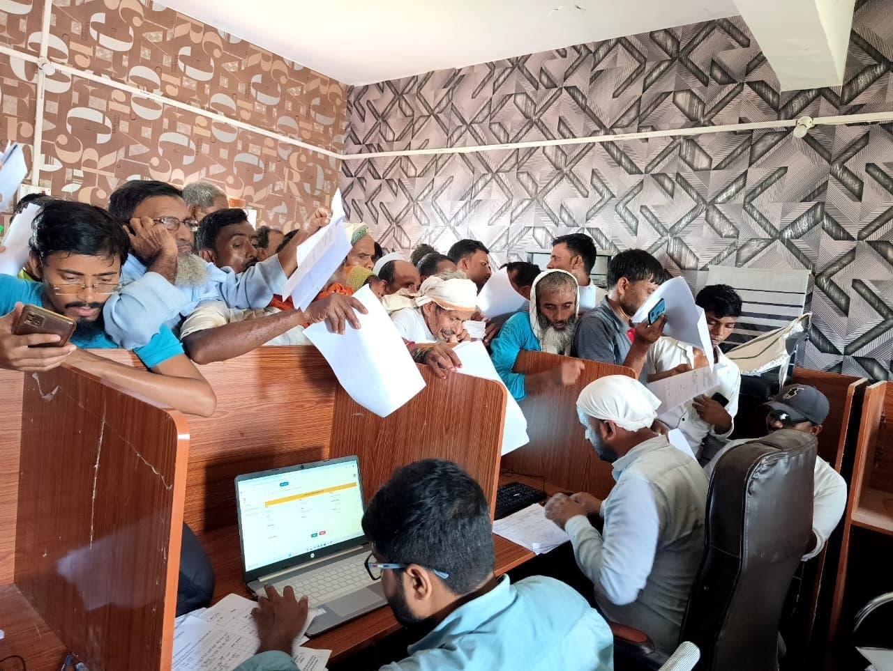 राजस्व महाअभियान शिविर में 428 रैयतों ने दिया आवेदन