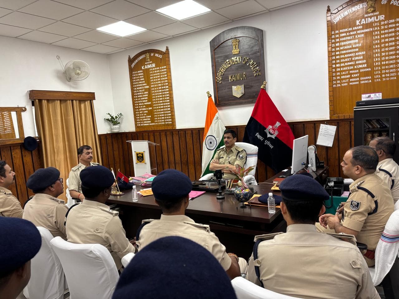 kaimur News : अपने-अपने क्षेत्र में अपराधियों की सूची तैयार करें सभी थानेदार : एसपी