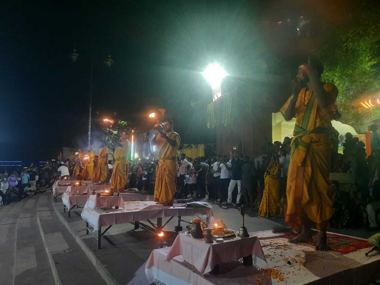 सीता कुंड पर आयोजित हुई फल्गु महाआरती