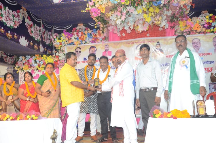 Deoghar news : श्रीश्री108 बाबा गणिनाथ गोबिंद की जयंती :  मद्धेशीय समाज ने मनाया 45वां वार्षिक उत्सव