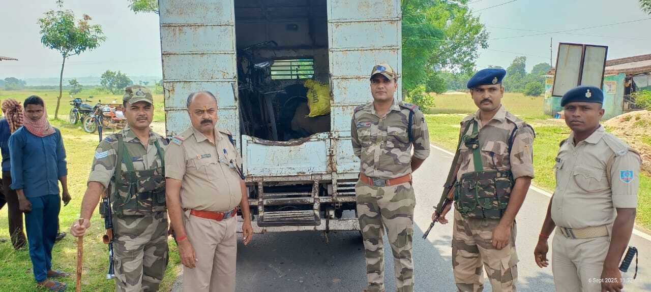 चितरा : 3.5 टन अवैध कोयला व छह साइकिल जब्त