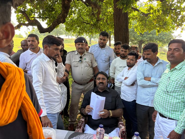 बेलहर विधायक ने क्षेत्रीय दौरा के क्रम में किया जनसंवाद