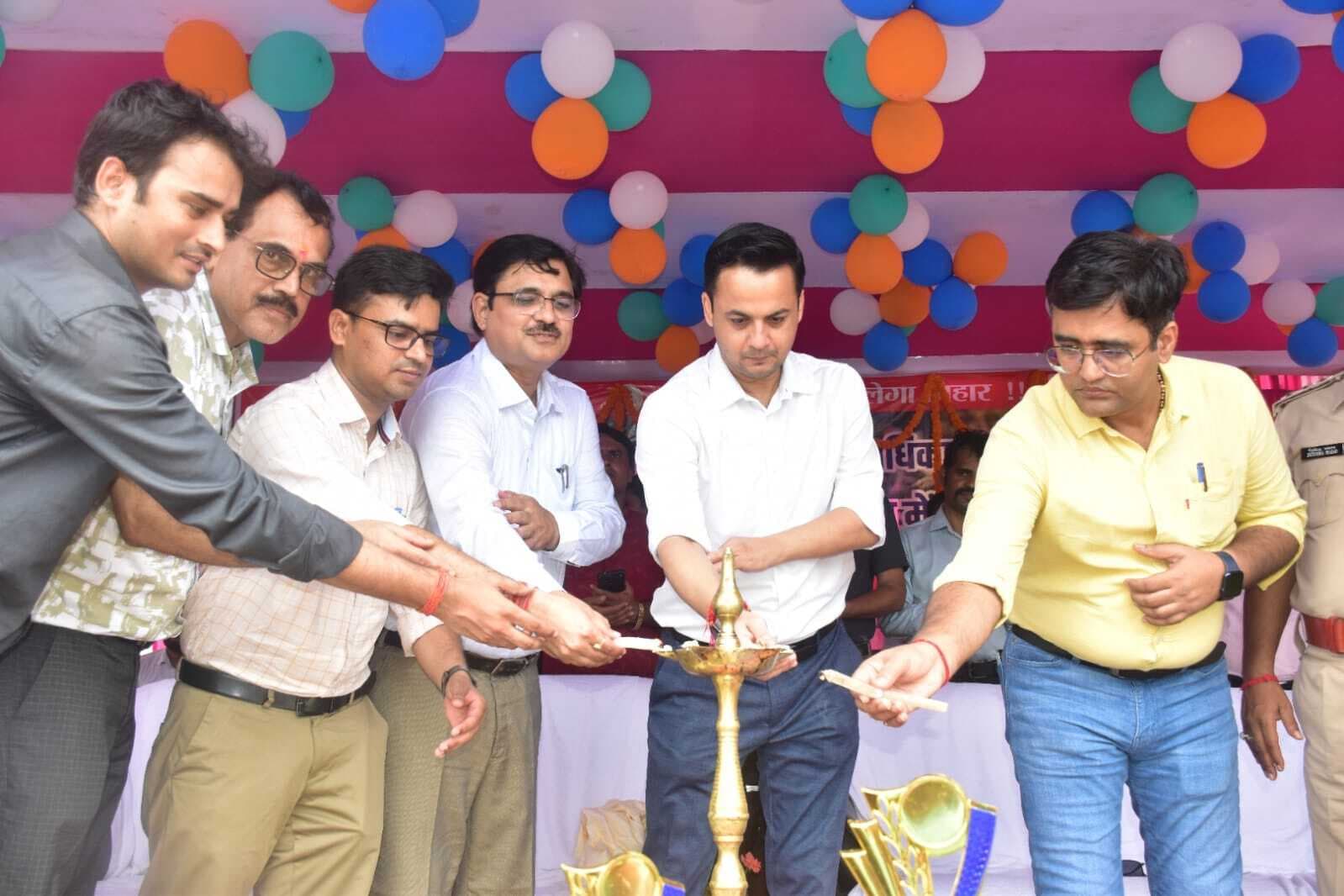 Madhubani News : मेहनत व धैर्य से प्राप्त करें सफलता : डीएम