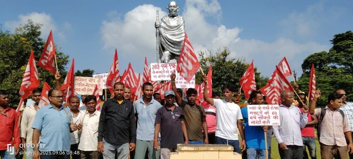 Bokaro News : मांगों को लेकर ठेका मजदूरों ने निकाला जुलूस