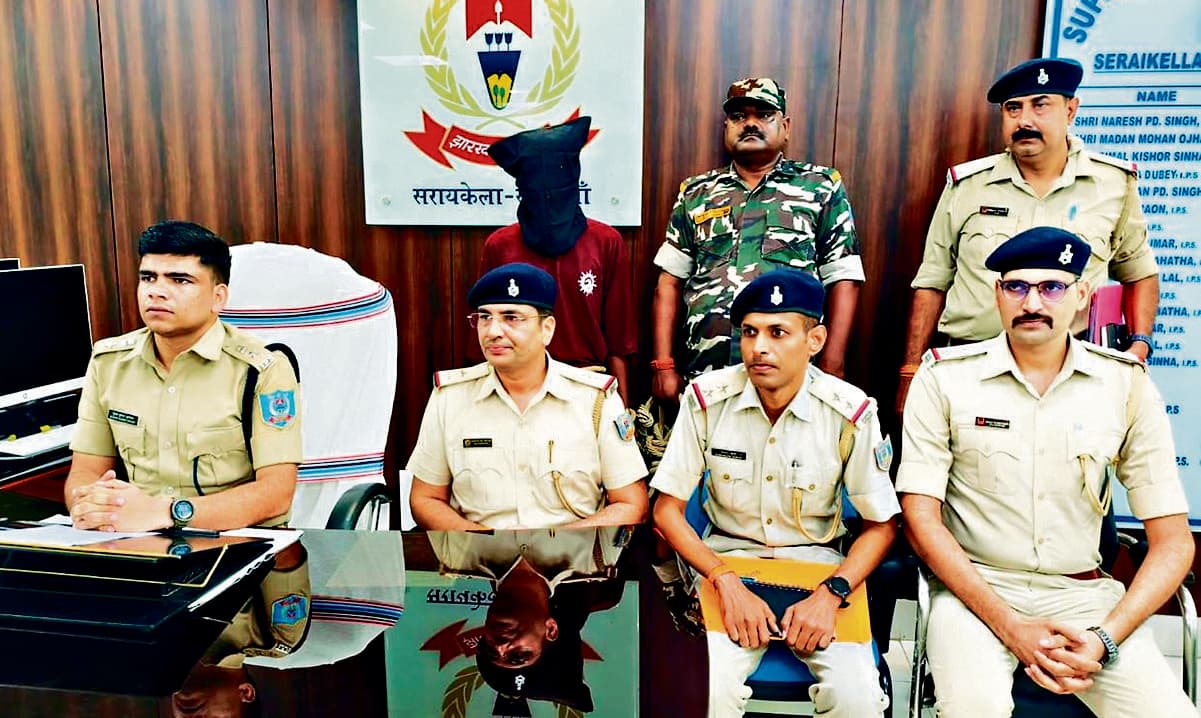 Seraikela Kharsawan News : नीमडीह में वाहन चोर गिरोह का भंडाफोड़, छह बाइक बरामद