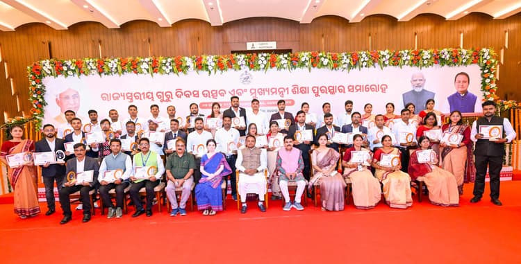 Bhubaneswar News: ओडिशा के मुख्यमंत्री ने 13,000 से अधिक शिक्षकों की सेवा नियमित करने की घोषणा की