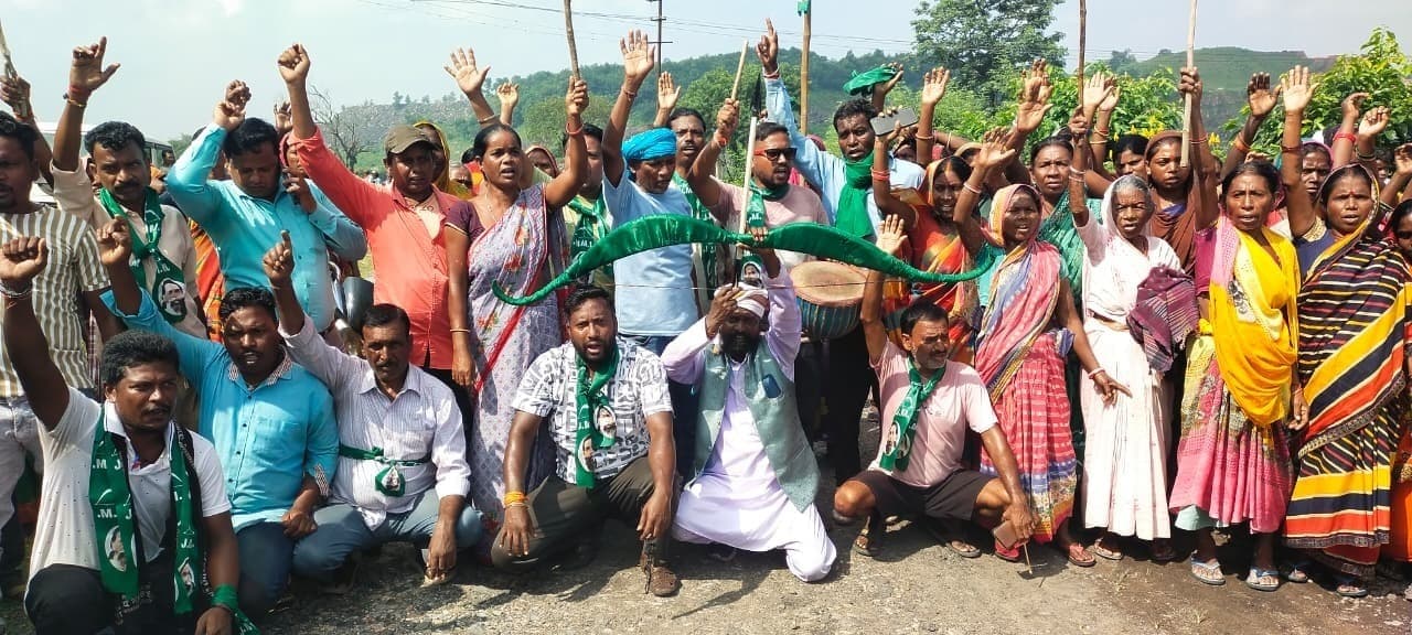 Bokaro News : विस्थापितों ने कारो परियोजना का किया चक्का जाम