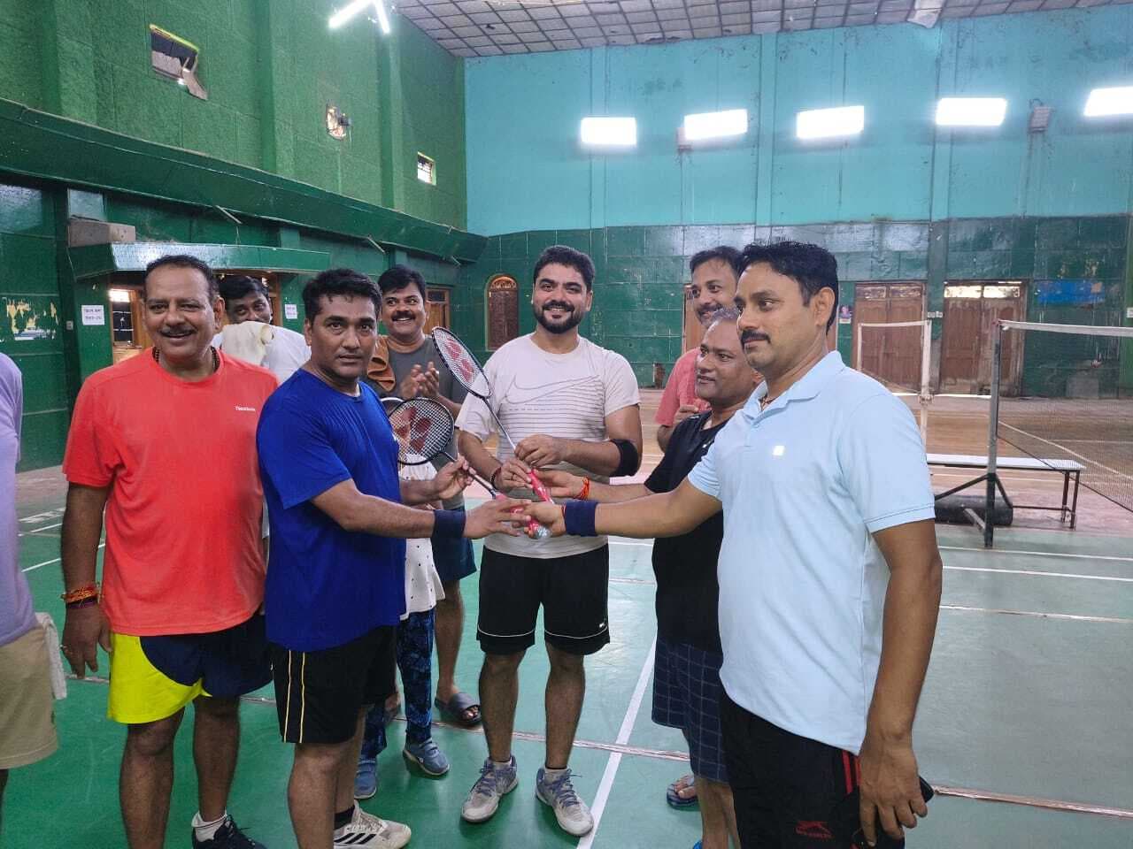 बैडमिंटन के फाइनल में धर्मेंद्र व आशीष की जोड़ी ने ट्राॅफी पर जमाया कब्जा