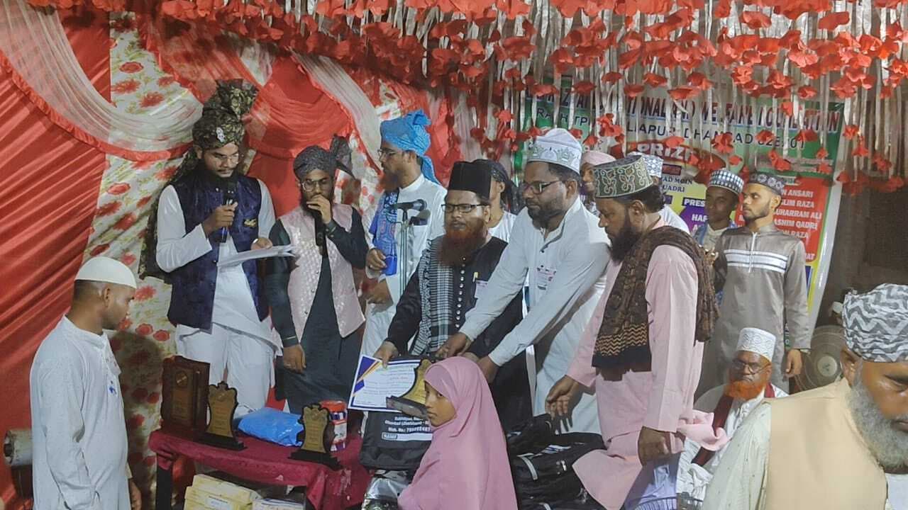 Dhanbad News : इल्म ही हर इंसान को सही राह दिखाता है : मोबिन रिजवी