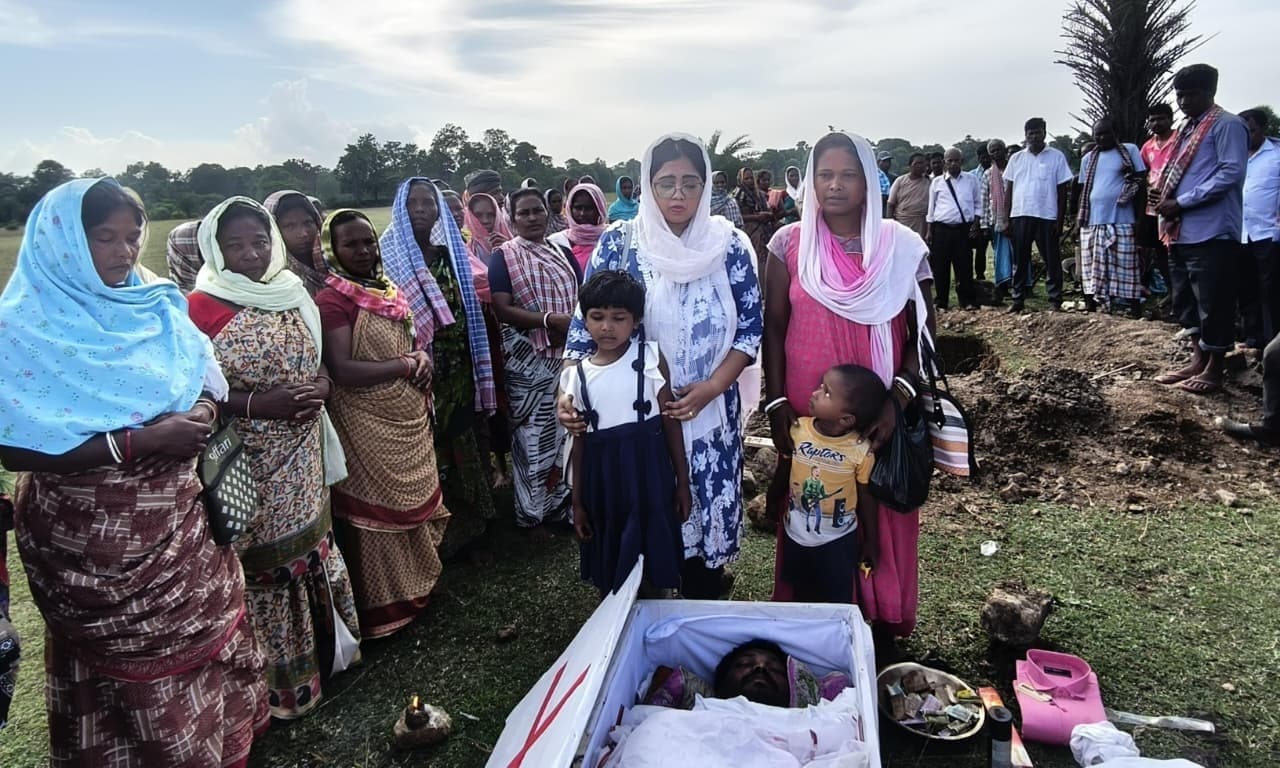 झामुमो कार्यकर्ता का निधन, दी गयी श्रद्धांजलि