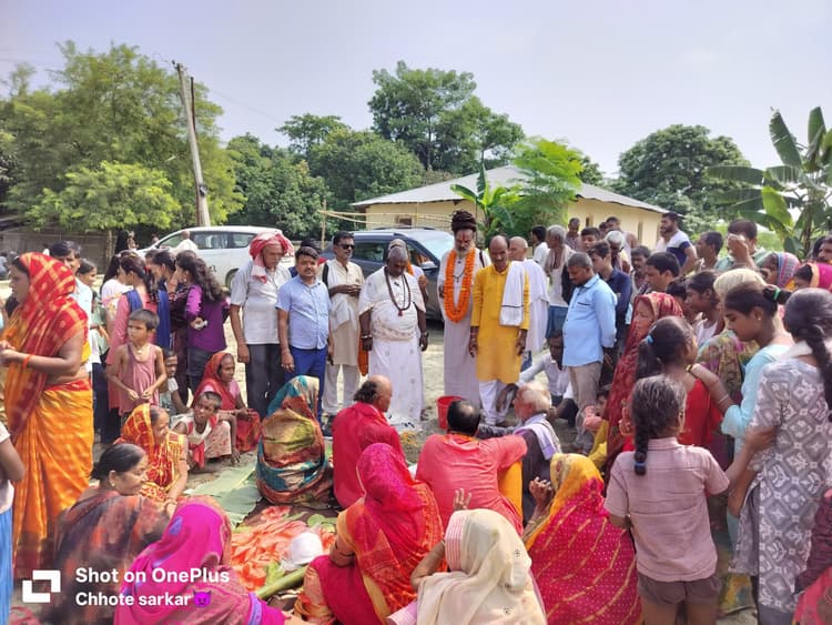 Samastipur News:धर्मागतपुर बथुआ में शतचंडी महायज्ञ को लेकर की गयी ध्वज यात्रा
