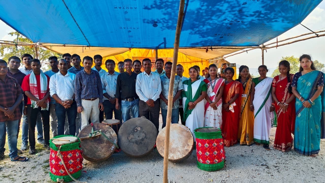 विलुप्त होती कला-संस्कृति के संरक्षण के लिए गांवों में बनायें अखड़ा : डॉ करमचंद्र अहीर