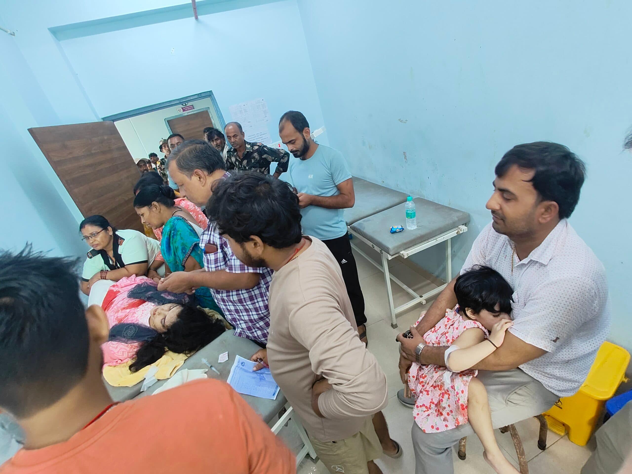 अनियंत्रित होकर पलटी सारण के डीएओ की कार, पत्नी गंभीर रूप से जख्मी