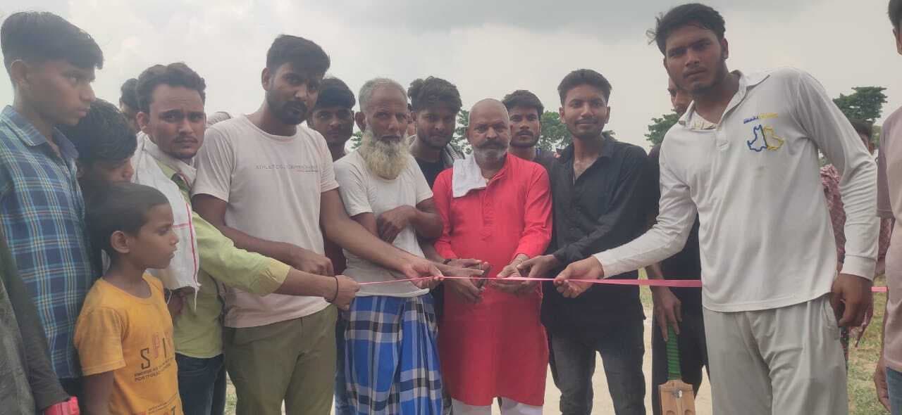 गोसाई टोला क्रिकेट सेमी फाइनल मैच का उद्घाटन