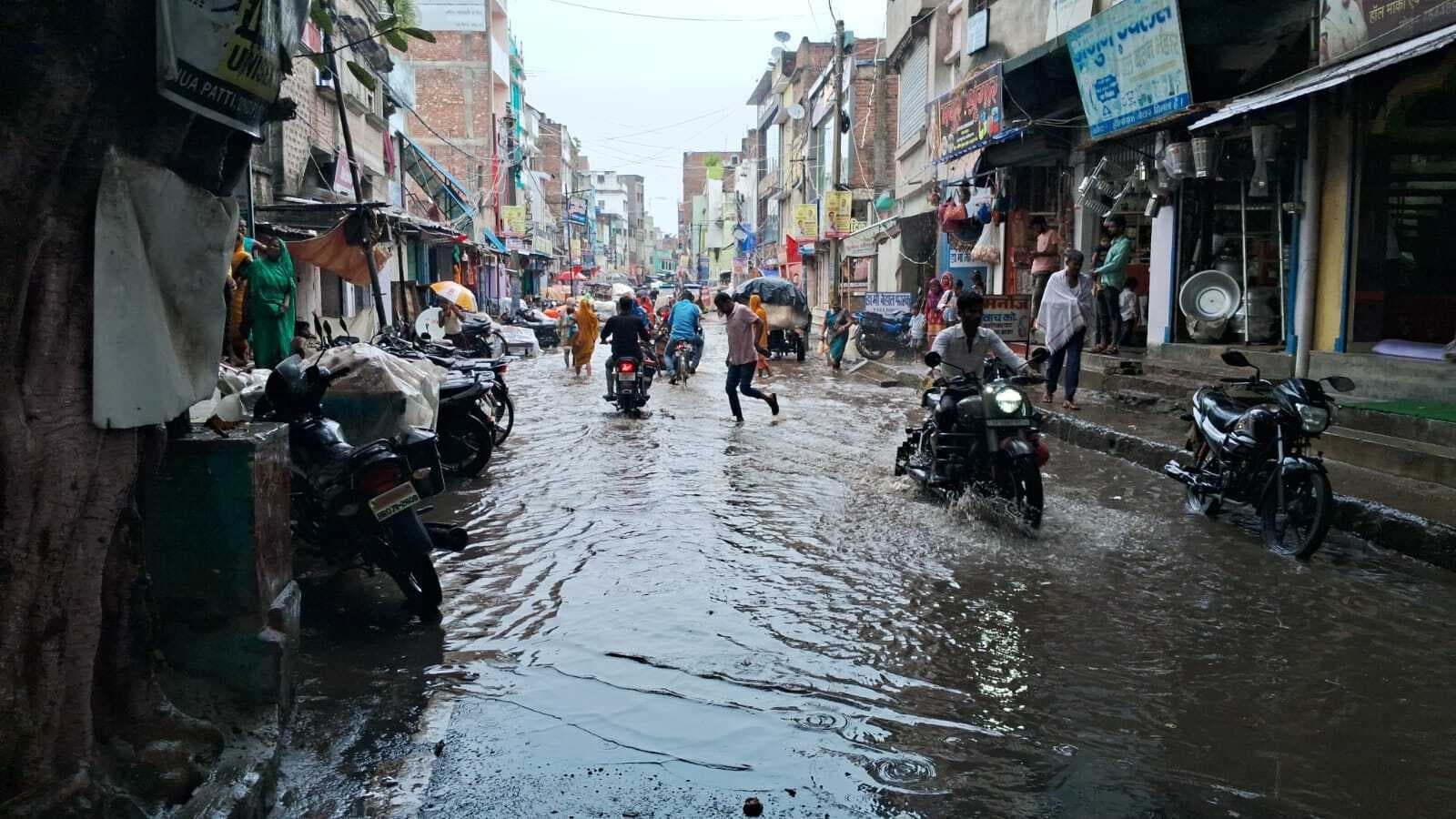 Samastipur News:हल्की बारिश ने दिलायी गर्मी से निजात, जलजमाव से मुसीबत