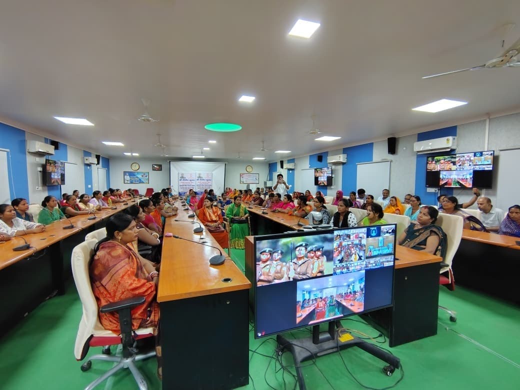 Samastipur News:मुख्यमंत्री महिला रोजगार योजना के शुभारंभ पर समाहरणालय पहुंची 200 जीविका दीदियां