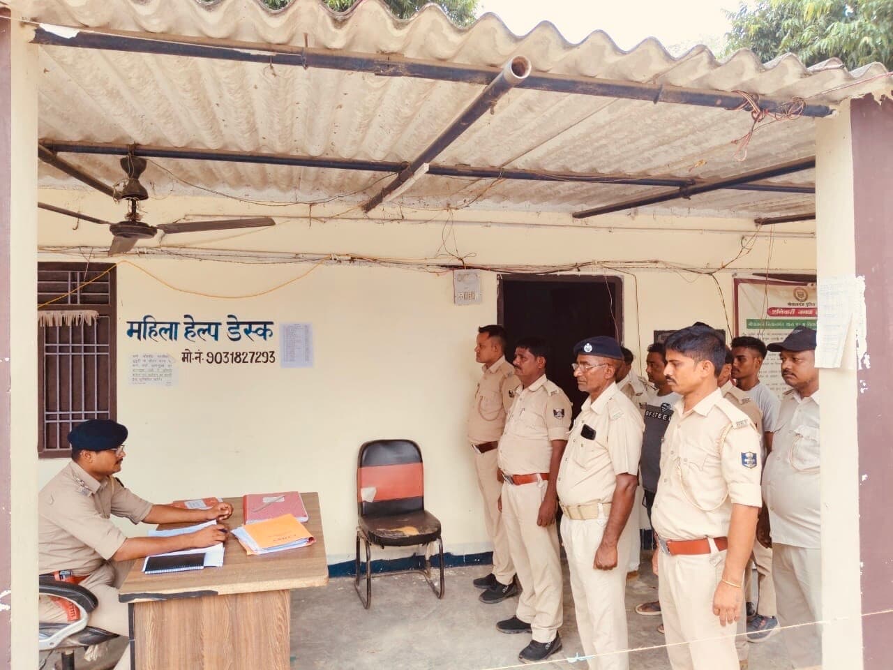 संदिग्ध गतिविधियों पर नजर रखें चौकीदार, परेड में चौकीदारों को मिले कई निर्देश