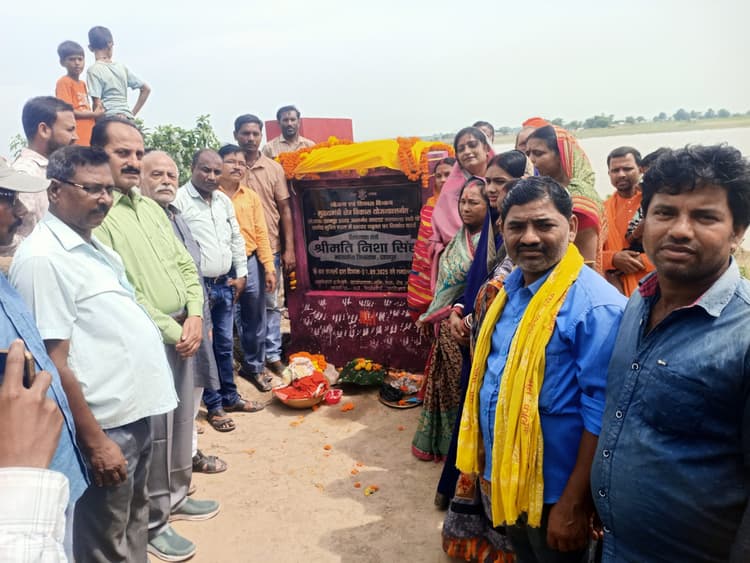 पीसीसी सड़क व हवा महल का विधायक ने किया शिलान्यास