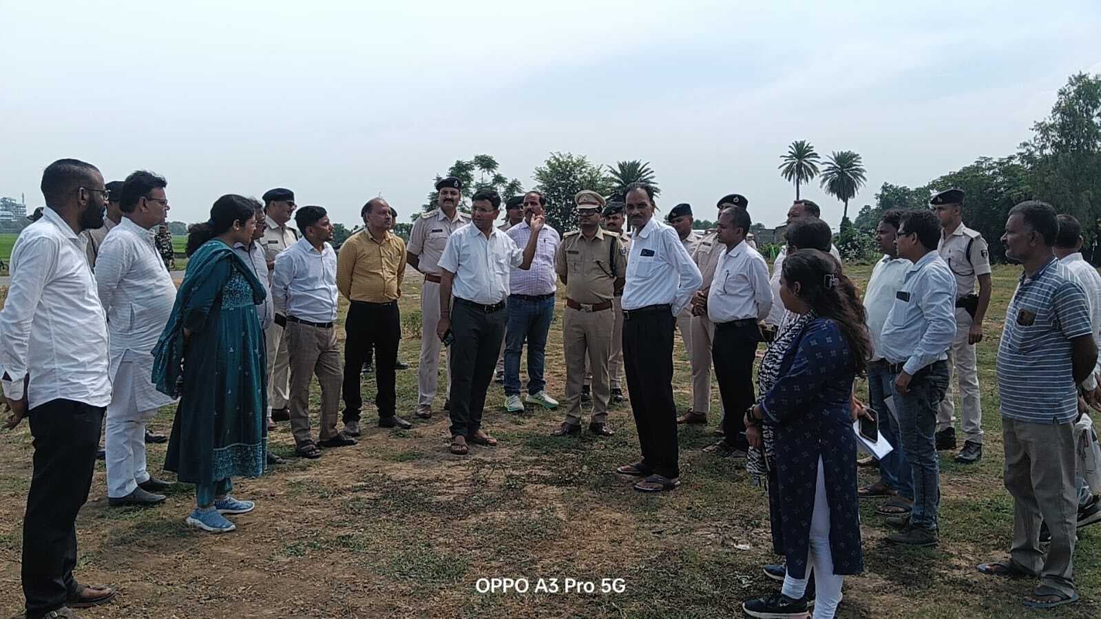 डीएम व एसपी ने डुमरामा मैदान व हेलीपैड स्थल का किया निरीक्षण