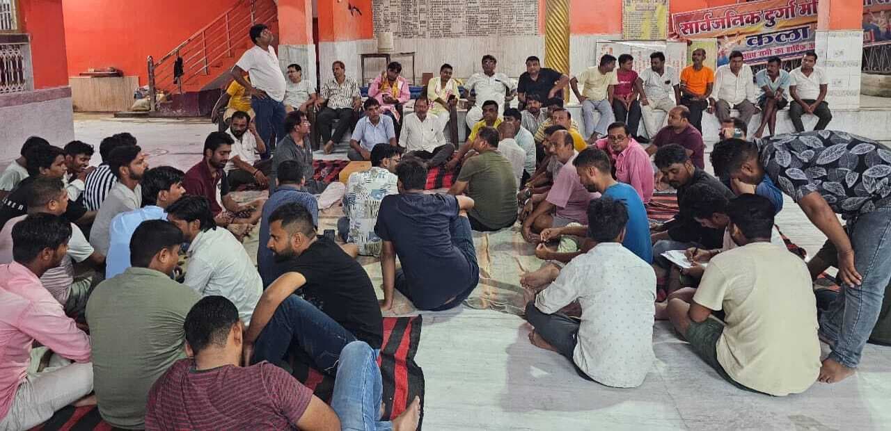 मृत किशोर सतीश के शव बरामदगी की मांग की