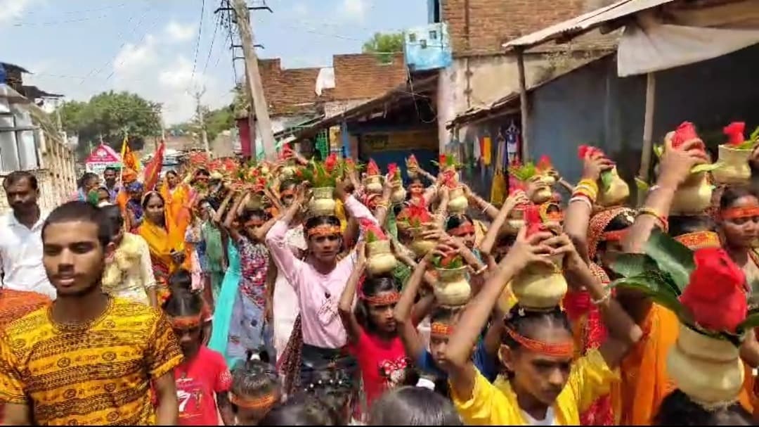 अखंड रामधुन : 501 कन्याओं ने निकाली कलश शोभायात्रा