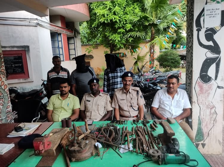झाझा पुलिस ने बाराजोर व घोरिकबा से मिनी गन फैक्ट्री का किया उद्भेदन, दो गिरफ्तार