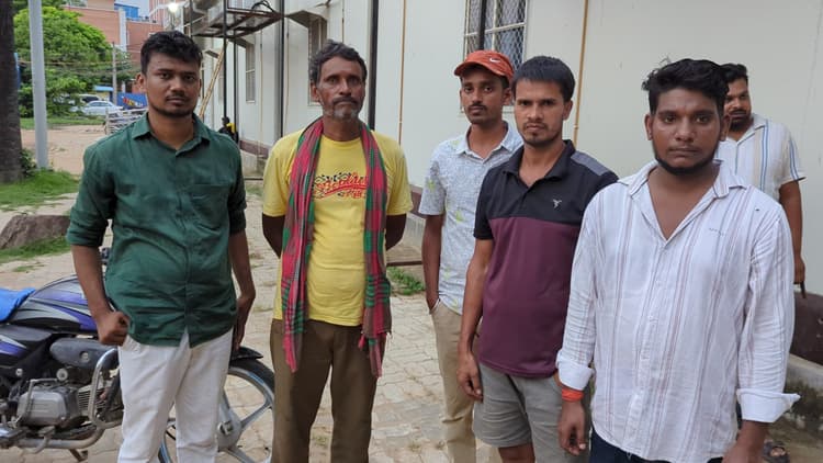 पंखे से लटका मिला छात्र का शव, सनसनी