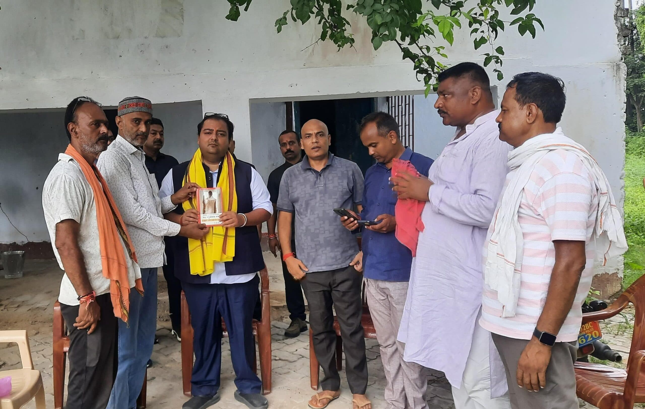 उद्योगपति आनंद वर्धन पहुंचे ऐतिहासिक नेयामतपुर आश्रम