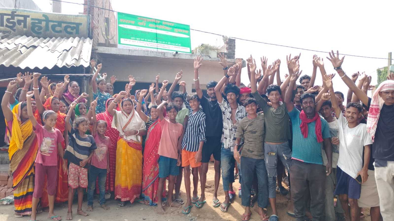 खेतौरी गांव की महिलाओं ने किया शराब दुकान खुलने का विरोध