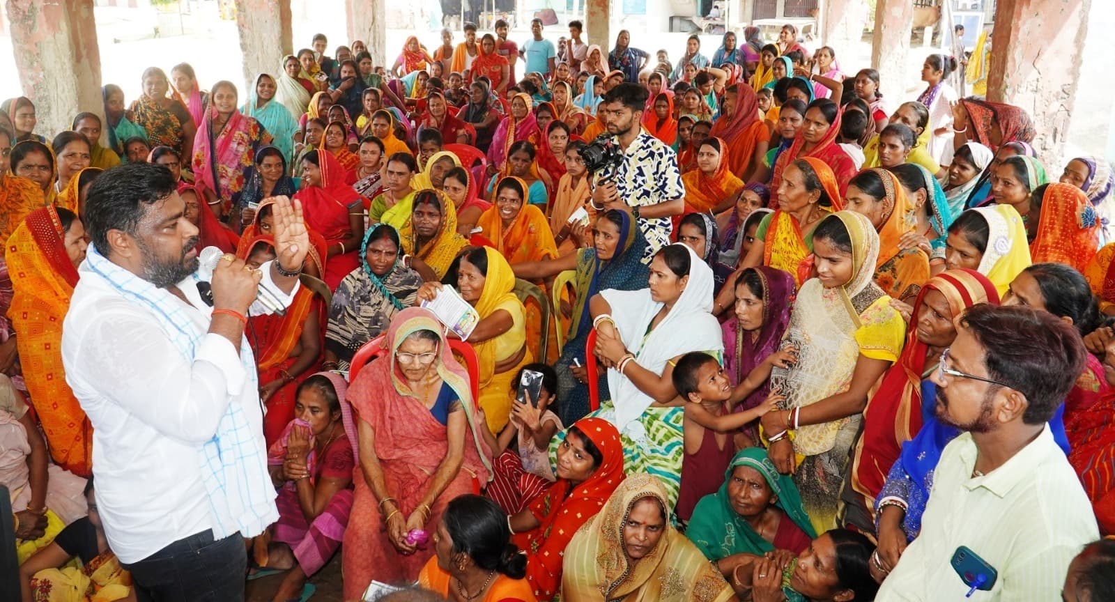 गरीबों की सहायता के लिए हर प्रखंड कार्यालय के पास राजद खोलेगा सहायता केंद्र