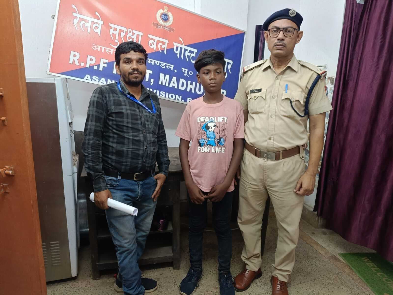 ट्रेन से नाबालिग किशोर बरामद