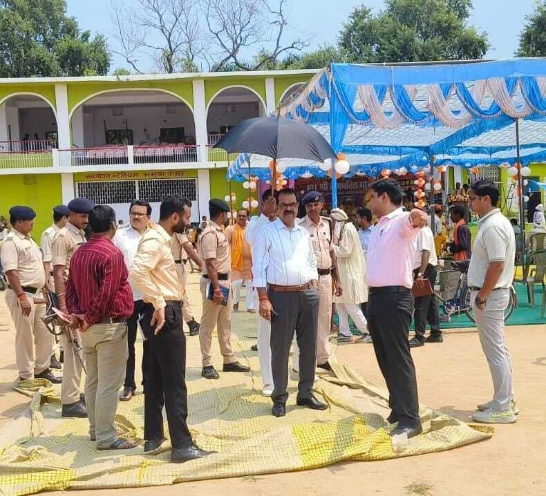 Kaimur News : सीएम के संभावित कार्यक्रम को लेकर डीएम ने किया स्थल निरीक्षण