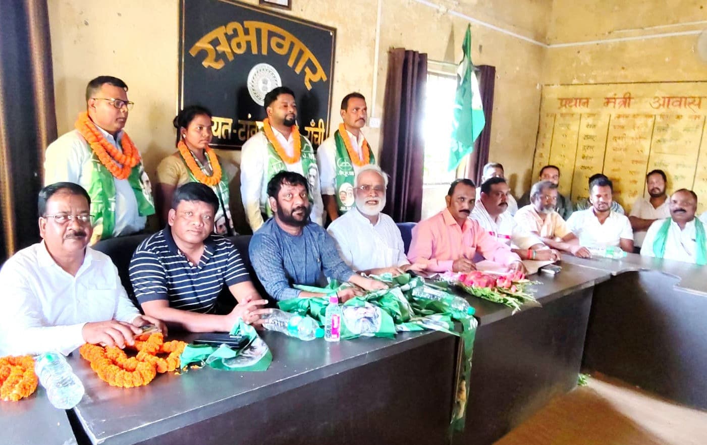 अध्यक्ष मकबूल व सचिव बनी श्रीमती पुनीत कुजूर