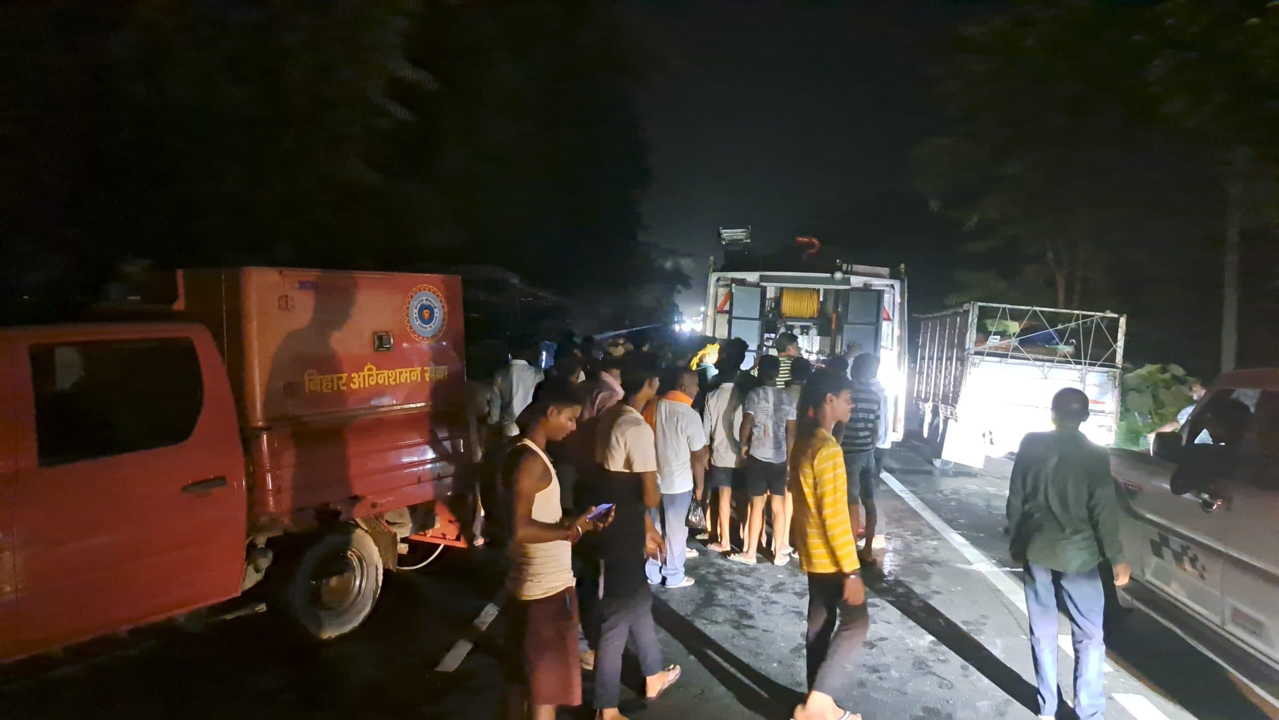 अररिया से भागलपुर जा रही बस धू-धू कर जली, हताहत नहीं