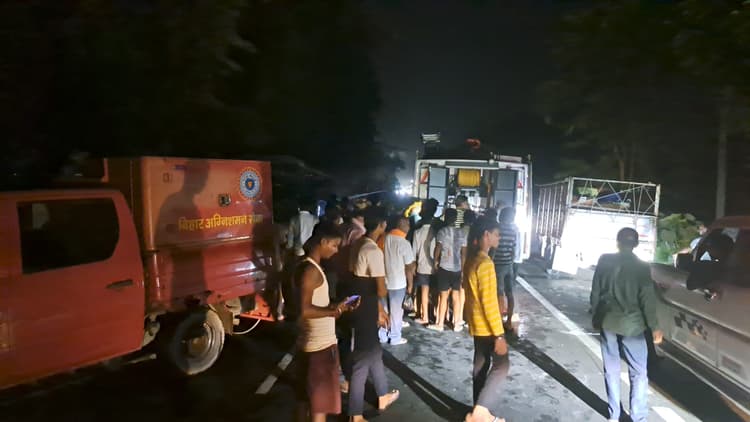 अररिया से भागलपुर जा रही बस धू-धू कर जली, हताहत नहीं