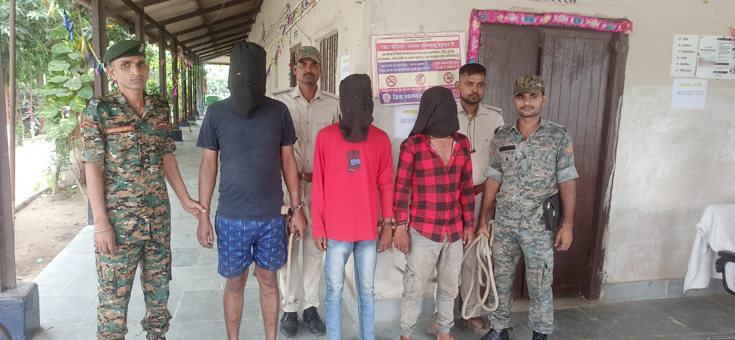 Madhubani News : अपराध की साजिश रचते तीन शातिर हथियार संग धराया