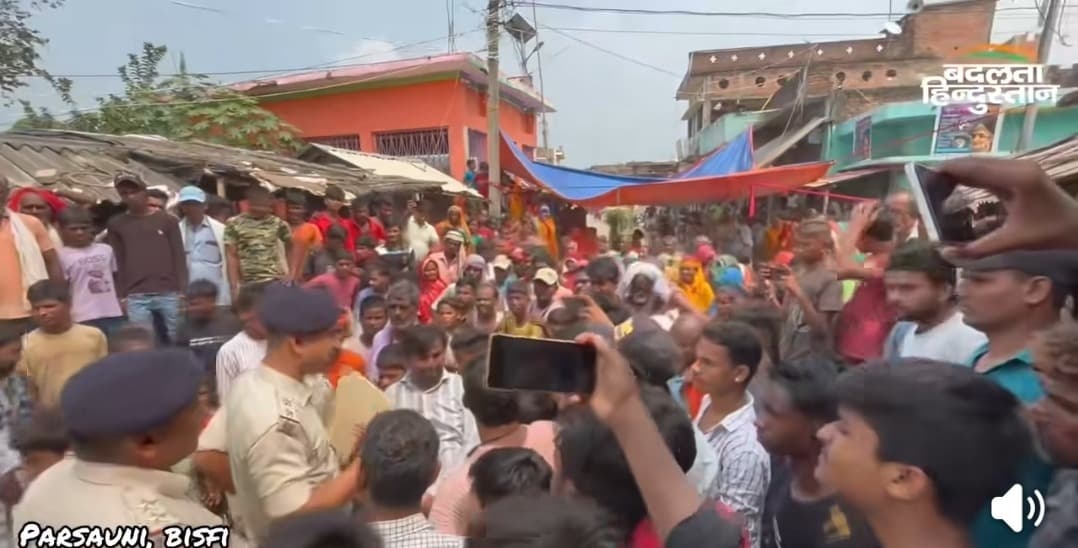 Madhubani News : तीन बच्चों की पिटाई का मामला तूल पकड़ा, परिजनों ने जाम की सड़क