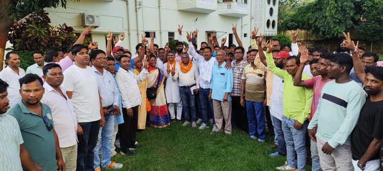 East Singhbhum News : घाटशिला उपचुनाव की तैयारी, गालूडीह झामुमो जोनल कमेटी की बैठक में शामिल हुए 8 पंचायतों के नेता-कार्यकर्ता