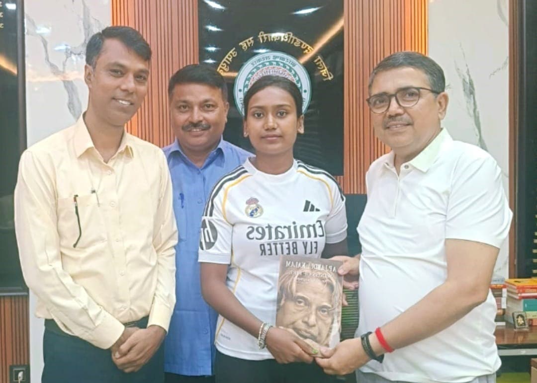 Bokaro News : डीसी ने एथलीट रेशमा कुमारी को किया सम्मानित