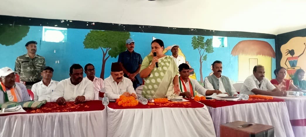 संगठन सृजन कार्यक्रम में शामिल हुईं मंत्री दीपिका पांडेय सिंह