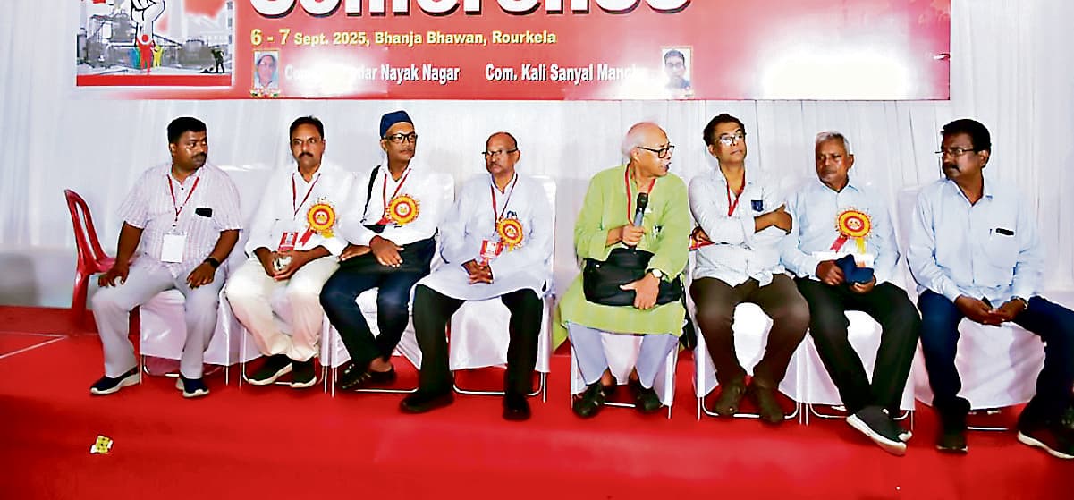 Rourkela News: राष्ट्रीय उद्योगों का आधुनिकीकरण होना चाहिए, लेकिन निजीकरण नहीं : तपन सेन